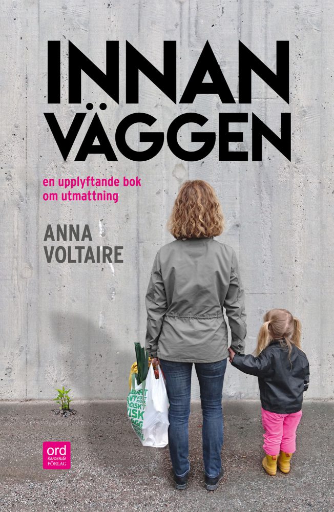 Innan väggen av Anna Voltaire